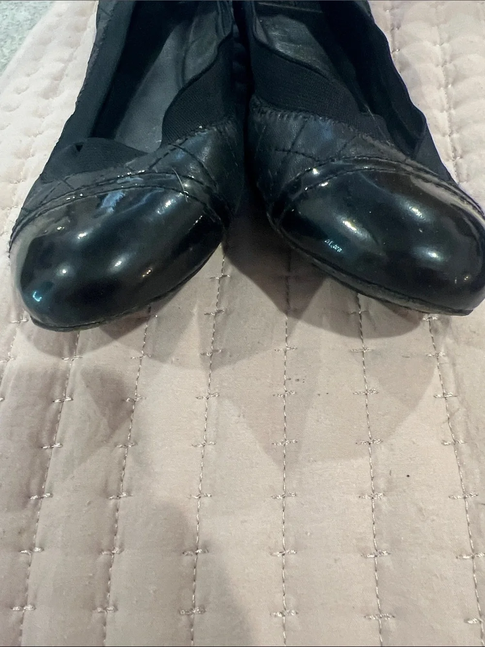 Tory Burch Black Quilted Cap-Toe Ballet Flats with Gold Logo Size 8